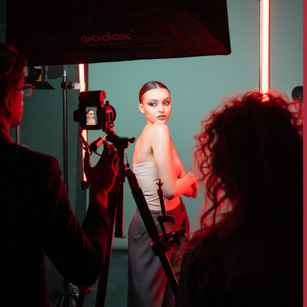 Постоянные и импульсные источники света: что выбрать?